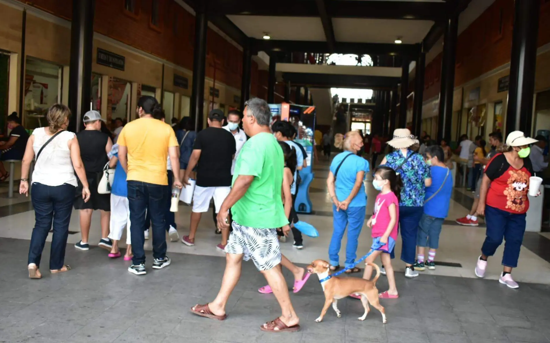 Afluencia en el mercado municipal de Tampico Alejandro del Ángel